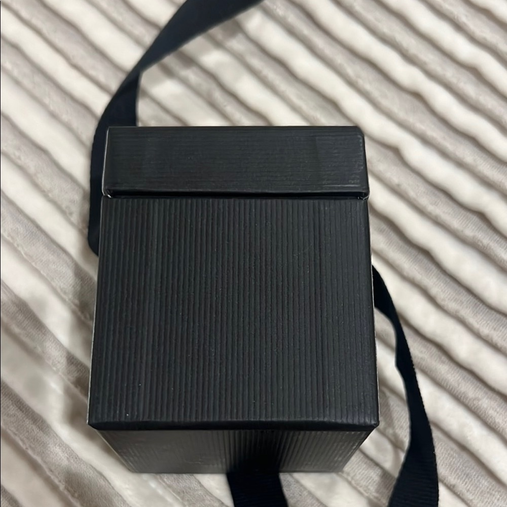 Gucci Black Ribbon Box - Picture 6 of 10